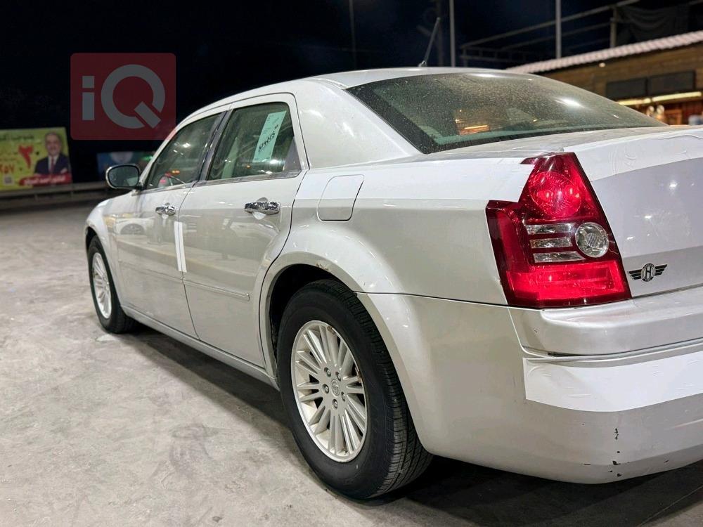 کرایسلەر 300
